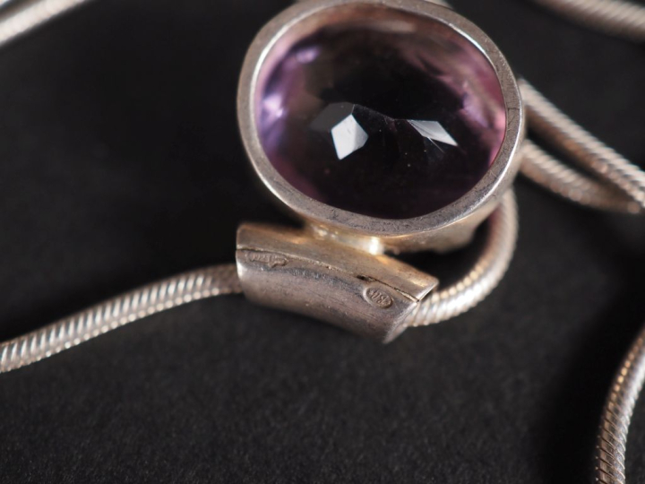 Ensemble comprenant :  - un collier en argent 925, maille ronde, agrém