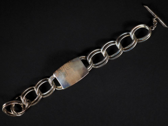 Vente aux enchères Bracelet gourmette en argent, maille anneaux articulés, poinçon au cra