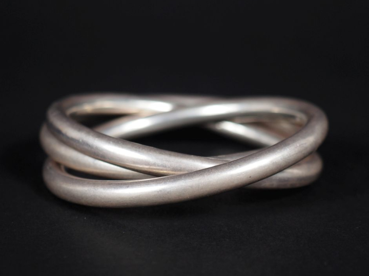 3 bracelets jonc en argent. Poids : 78 g   
