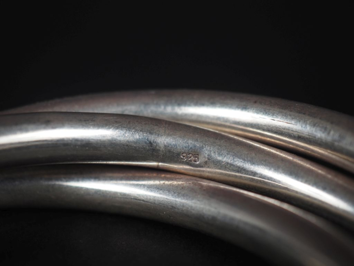 3 bracelets jonc en argent. Poids : 78 g   
