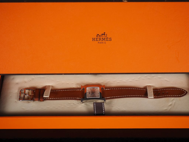HERMES, Paris  Montre bracelet, modèle "Heure H".  Boitier en métal ar