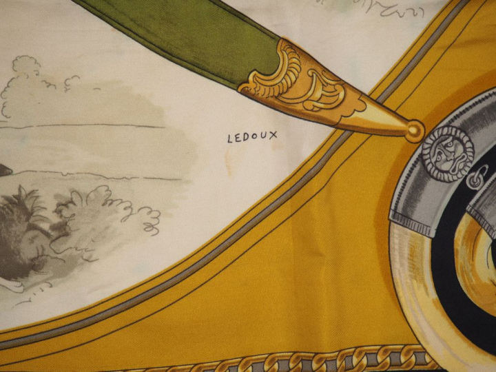 HERMES, Paris Carré de soie, modèle "Armes de chasse".  Signé Ledoux. 