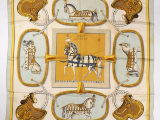 Vente aux enchères HERMES, Paris Carré de soie, modèle "Grand apparat".  Signé Jacques Eu