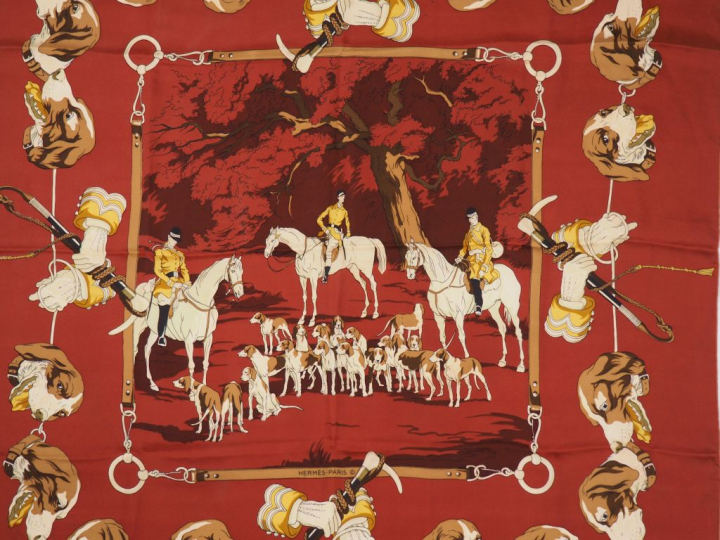 HERMES, Paris Carré de soie, à décor de chasse à courre sur fond borde