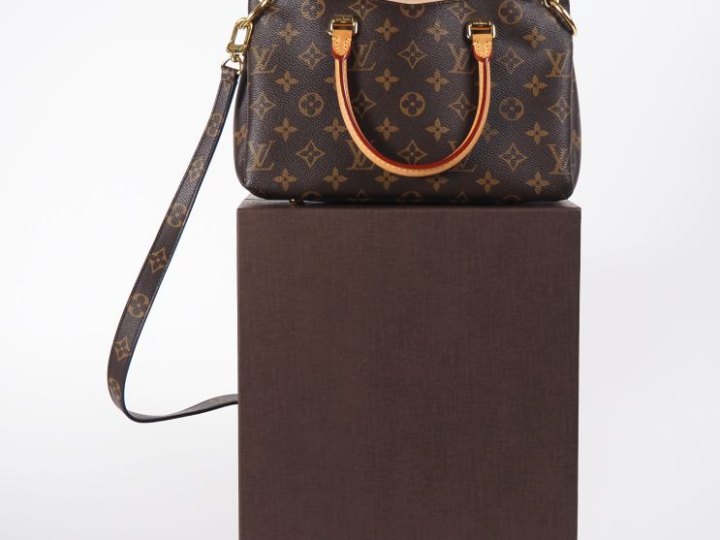 Louis VUITTON, Paris Sac en toile monogrammée en cuir, modèle Pallas. 