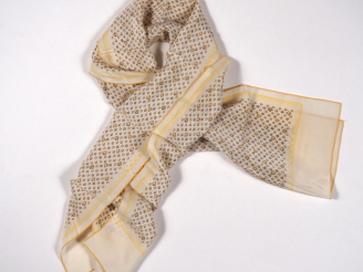 Vente aux enchères CELINE, Paris Foulard en soie, à décor de piques, cœurs, carreaux et t