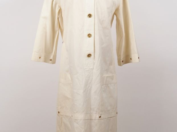 CELINE, Paris Robe longue blanche en coton (100%).  Encolure ronde, fe