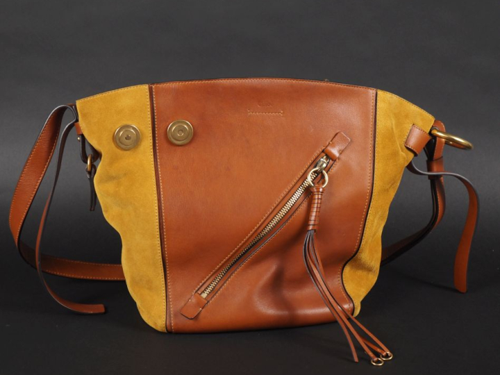 CHLOE Sac bandoulière ou porté épaule en cuir marron et daim camel.  O