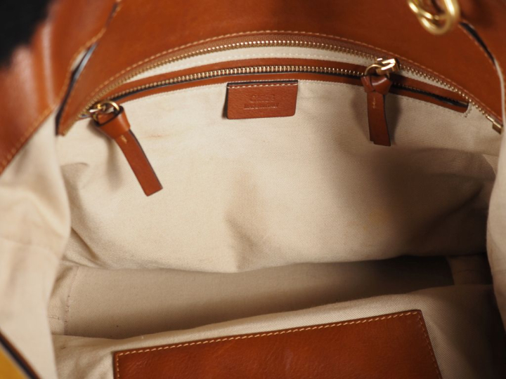 CHLOE Sac bandoulière ou porté épaule en cuir marron et daim camel.  O