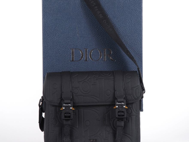 Christian DIOR Sac Messenger à rabat Hit The Road en cuir Dior Gravity