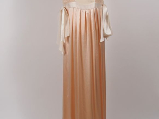 Vente aux enchères Christian DIOR, Boutique Ravissante chemise de nuit et sa robe de cham