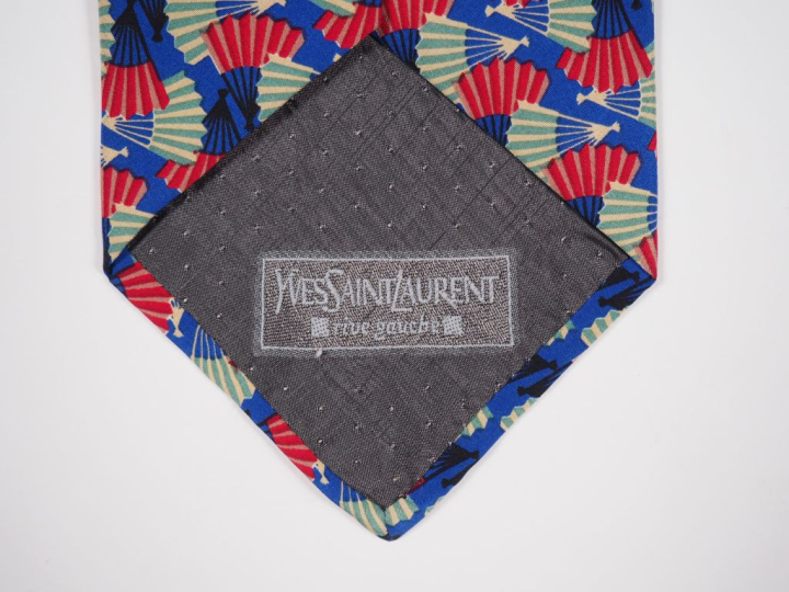 Yves SAINT LAURENT, Rive Gauche Cravate en soie, à décor d'éventails v