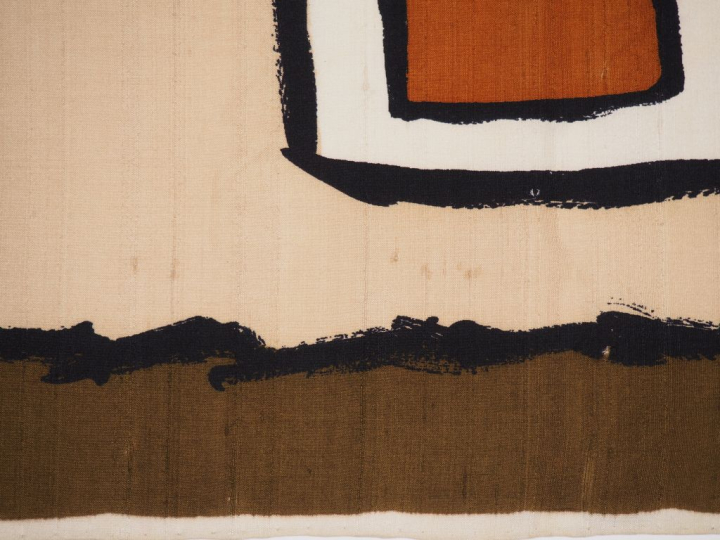 Pierre CARDIN Foulard probablement en soie, à décor dans les tons noir