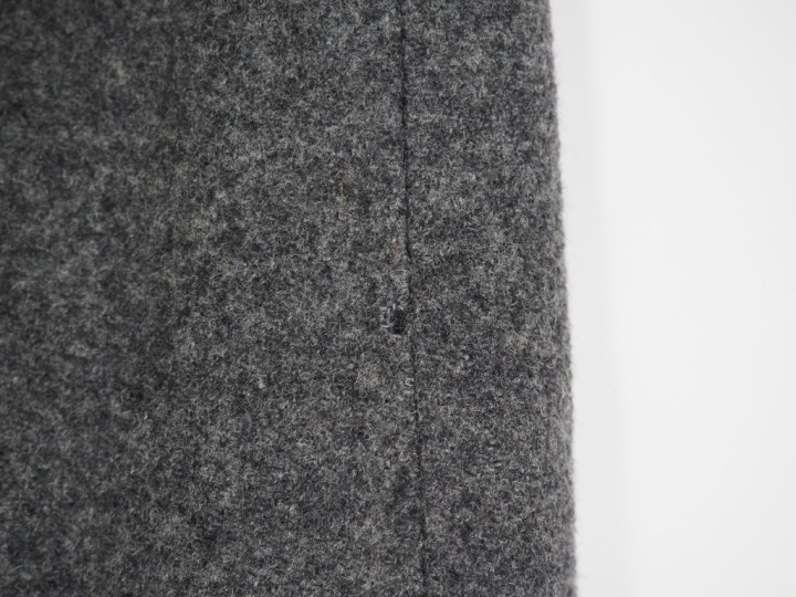 Pierre CARDIN, Paris Jupe taille haute probablement en laine grise.  F