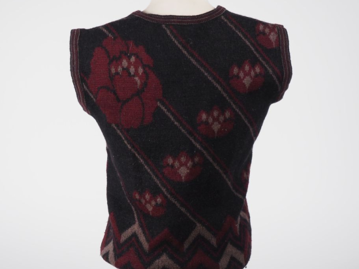 Emanuel UNGARO, Parallèle, Paris Pull sans manche en laine, à décor de