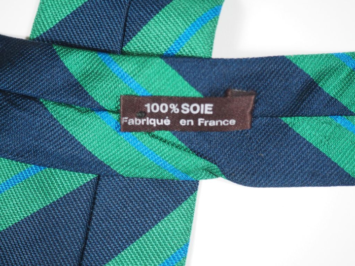 Ensemble comprenant quatre différentes cravates en soie.