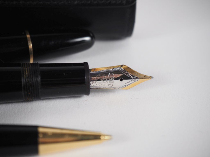 MONTBLANC, Meisterstuck Ensemble comprenant un stylo à bille, un stylo