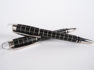 Vente aux enchères MONTBLANC Ensemble comprenant un stylo à bille et un stylo plume assor