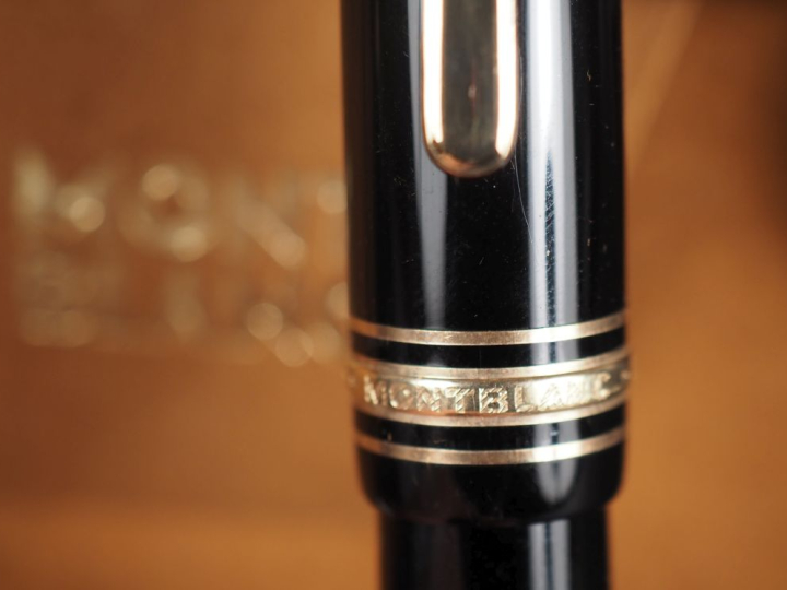 MONTBLANC, Meisterstuck n°146 Deux stylos plume en résine noir et méta