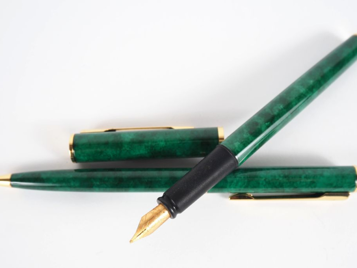 WATERMAN Ensemble comprenant un stylo à bille et un stylo plume assort
