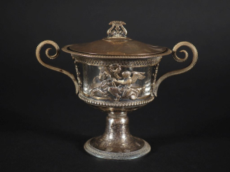 Vente aux enchères Sucrier Empire en argent sur piedouche à décor de puttii chevauchant d