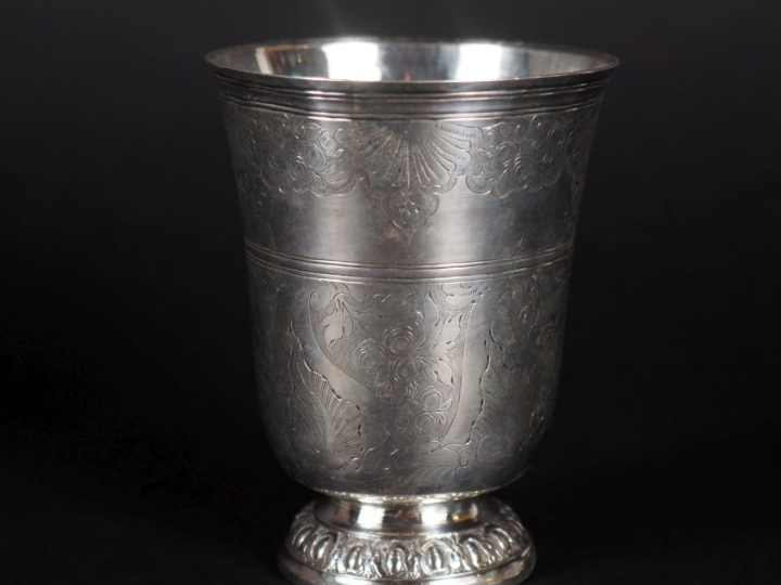Timbale tulipe en argent, Paris 1789  MO : René Pierre Ferrier Poids :