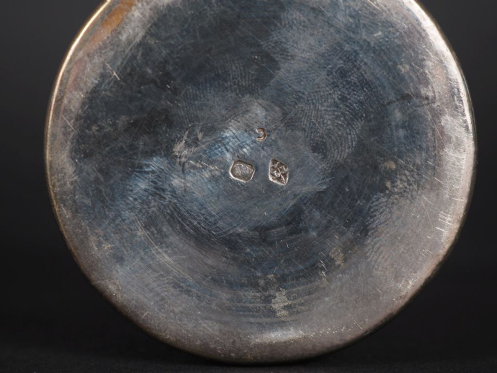 Gobelet en argent poinçon Vieillard Poids : 176 g   