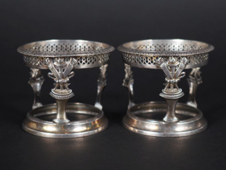 Vente aux enchères Paire de montures de salerons en argent fin XVIIIIème, à décor de torc