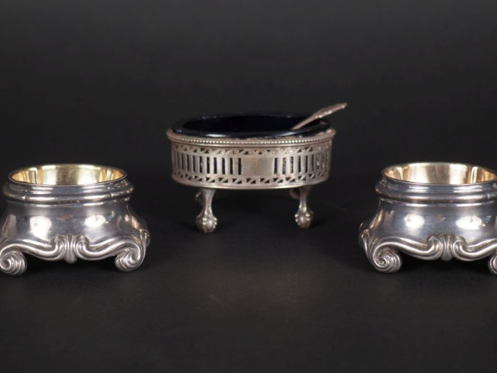 Paire de salerons en argent XVIIIème, à décor de console MO : P. GRINA