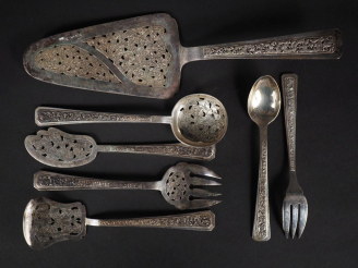 Vente aux enchères Service à dessert en argent étranger, probablement Asie, à décor gravé