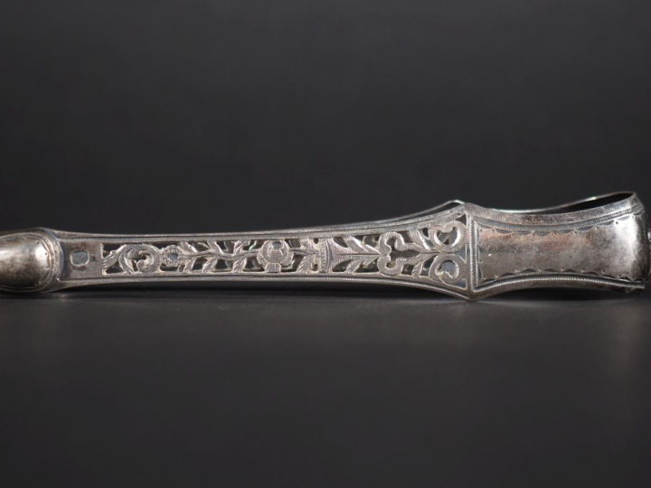 Pince à sucre en argent, poinçon Vieillard Poids : 36 g   