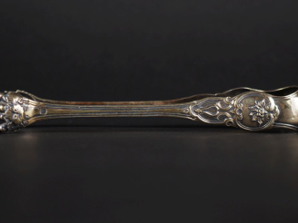 Vente aux enchères Pince à sucre en argent, poinçon Minerve Poids : 47 g   