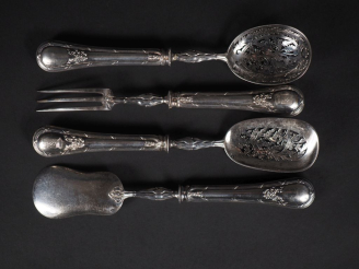 Vente aux enchères 4 pièces de service en argent poinçon Minerve et argent fourré Poids t