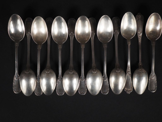 Vente aux enchères 11 cuillères à café en argent de style Louis XVI, poinçon Minerve et d