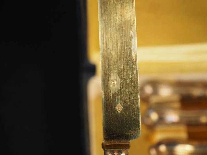 12 couteaux à fruits en vermeil, poinçon Minerve   