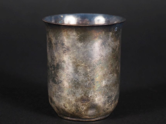 Vente aux enchères Timbale en argent, poinçon Minerve Poids : 79 g   