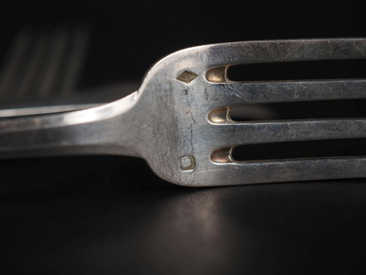 6 couverts à entremets Art Déco en argent, poinçon Minerve  On y joint