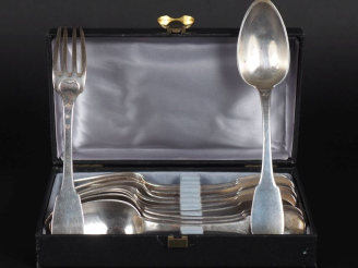 Vente aux enchères 6 couverts en argent, modèle uniplat, poinçon Vieillard  Poids : 850 g