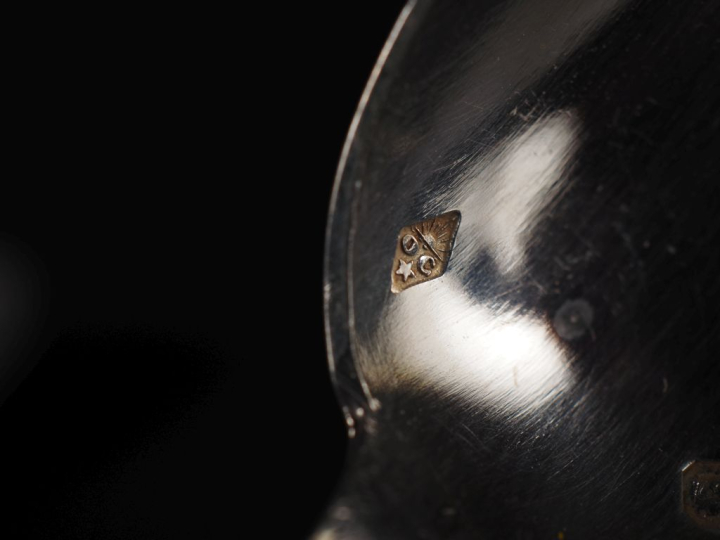 12 cuillères à café en argent, poinçon Minerve, modèle à godrons Poids