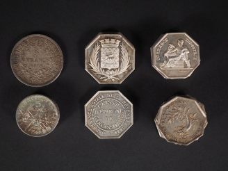 Vente aux enchères 1 pièce de 5 Francs argent 1878 5 pièces de 5 francs argent 18 jetons 