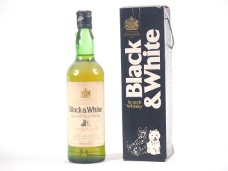 Vente aux enchères BLACK AND WHITE OLD SCOTCH WHISKY 70 cl - 40 % - COFFRET 