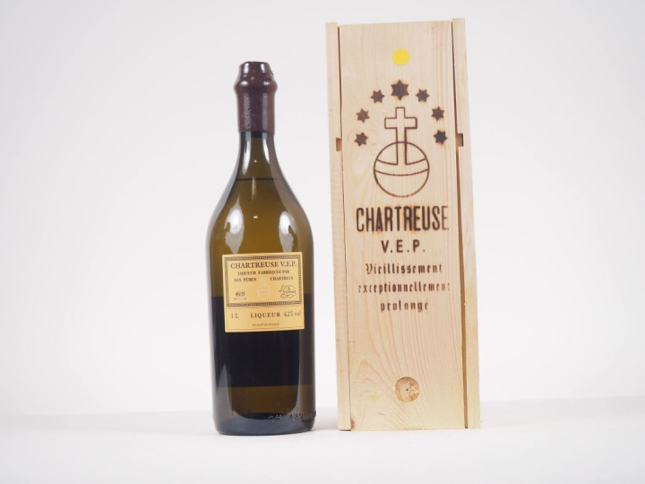 1 BOUTEILLE (1L) CHARTREUSE JAUNE VEP - 2015
