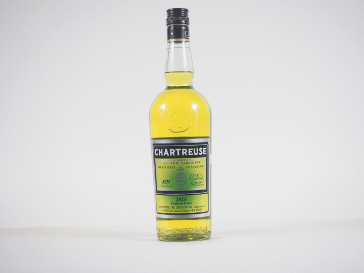 1 BOUTEILLE CHARTREUSE JAUNE EPISCOPALE "FOUS DE CHARTREUSE" - 2025
