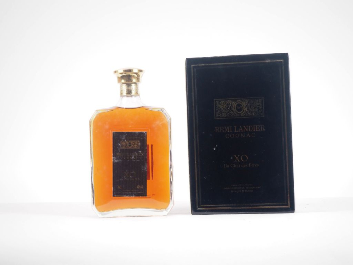 1 BOUTEILLE COGNAC 'XO DU CHAI DES PÈRES' RÉMI LANDIER 70 cl - COFFRET