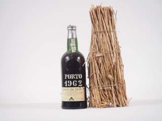 Vente aux enchères 1 BOUTEILLE PORTO DA SILVA - 1962 - MISE : 1973 - EMBALLAGE PAILLÉ