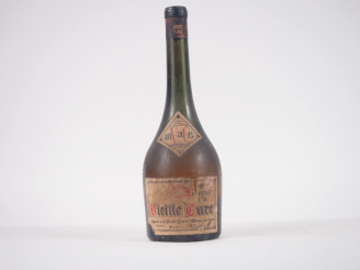 Vente aux enchères 1 VIEILLE BOUTEILLE VIEILLE CURE - BS/MENTION MANUSCRITE SUR L'ÉTIQUET