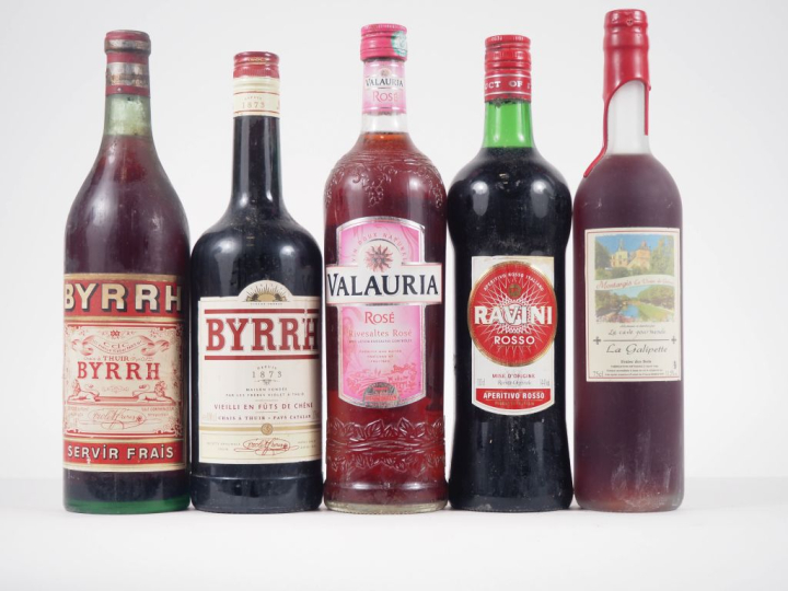 5 BOUTEILLES : 2 BYRRH DONT 1 VIEUX/1 VALAURIA RIVESALTES ROSÉ/1 APÉRI