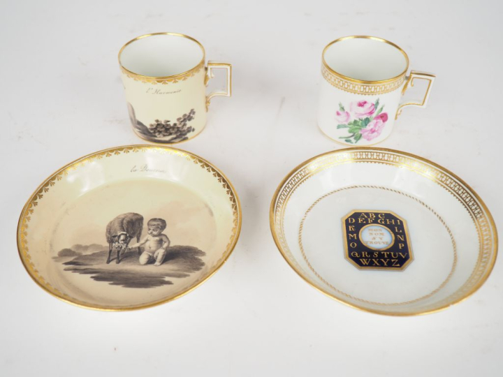 Tasse et sous tasse XIXème en porcelaine de Vienne à décor en grisaill