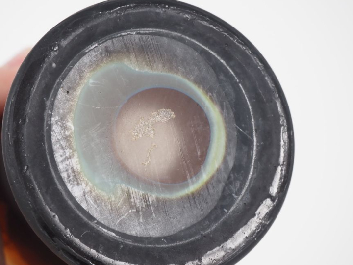 DAUM.  Vase ovoide en verre à décor gravé en camée à l'acide de fleurs