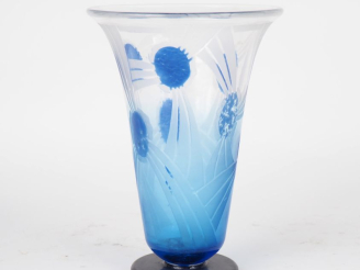 Vente aux enchères CHARDER LE VERRE FRANCAIS. Vase tulipe, décor Art Déco H. 22 cm